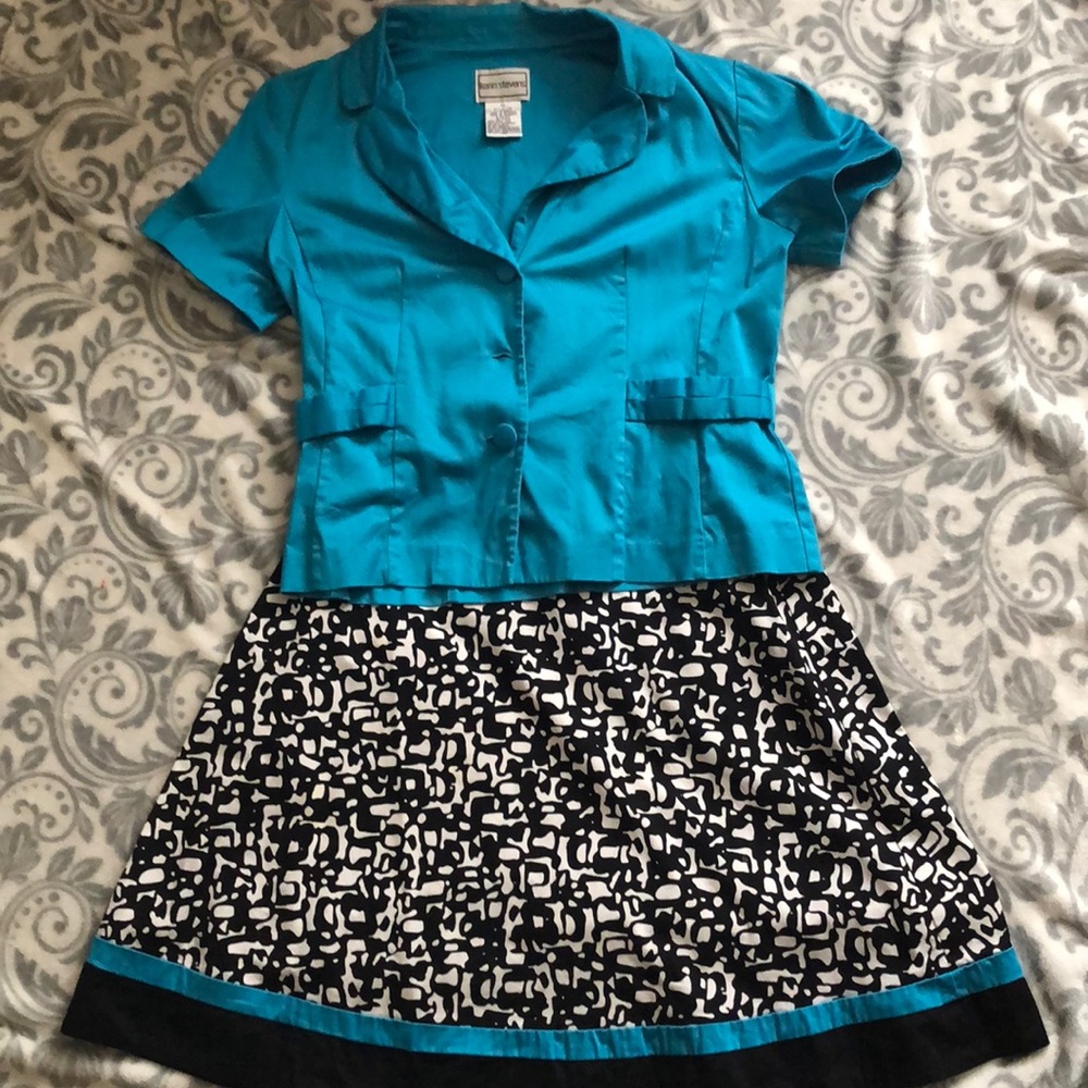 Skirt suit